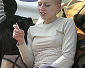 на фото - футболкa maryjane.ru